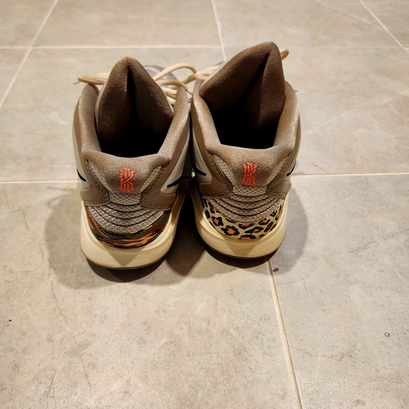 Nike Kyrie Infinity "Leppard Camo" - Picture 4 of 5